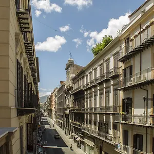 Palazzo Savona ** Palermo